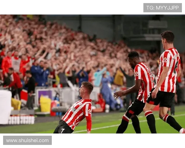 曼联迎战纽卡斯尔挑战新高峰，红魔能否破纪录再夺三分