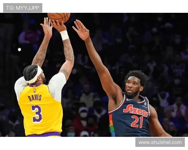 乔尔恩比德率领球队重回巅峰展现统治力开启新赛季冠军征程