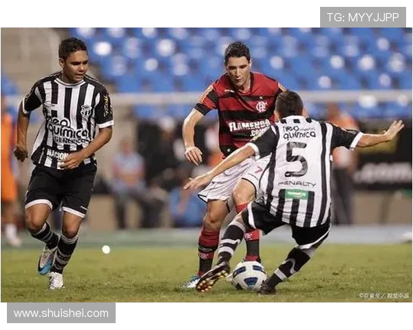 乌民族与巴西国际的激烈对决揭示足球战术与团队合作的重要性 乌民族与巴西国际的激烈对决揭示足球战术与团队合作的重要性