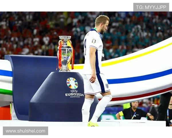 凯恩的传奇旅程：从足球天才到世界足坛的璀璨明星